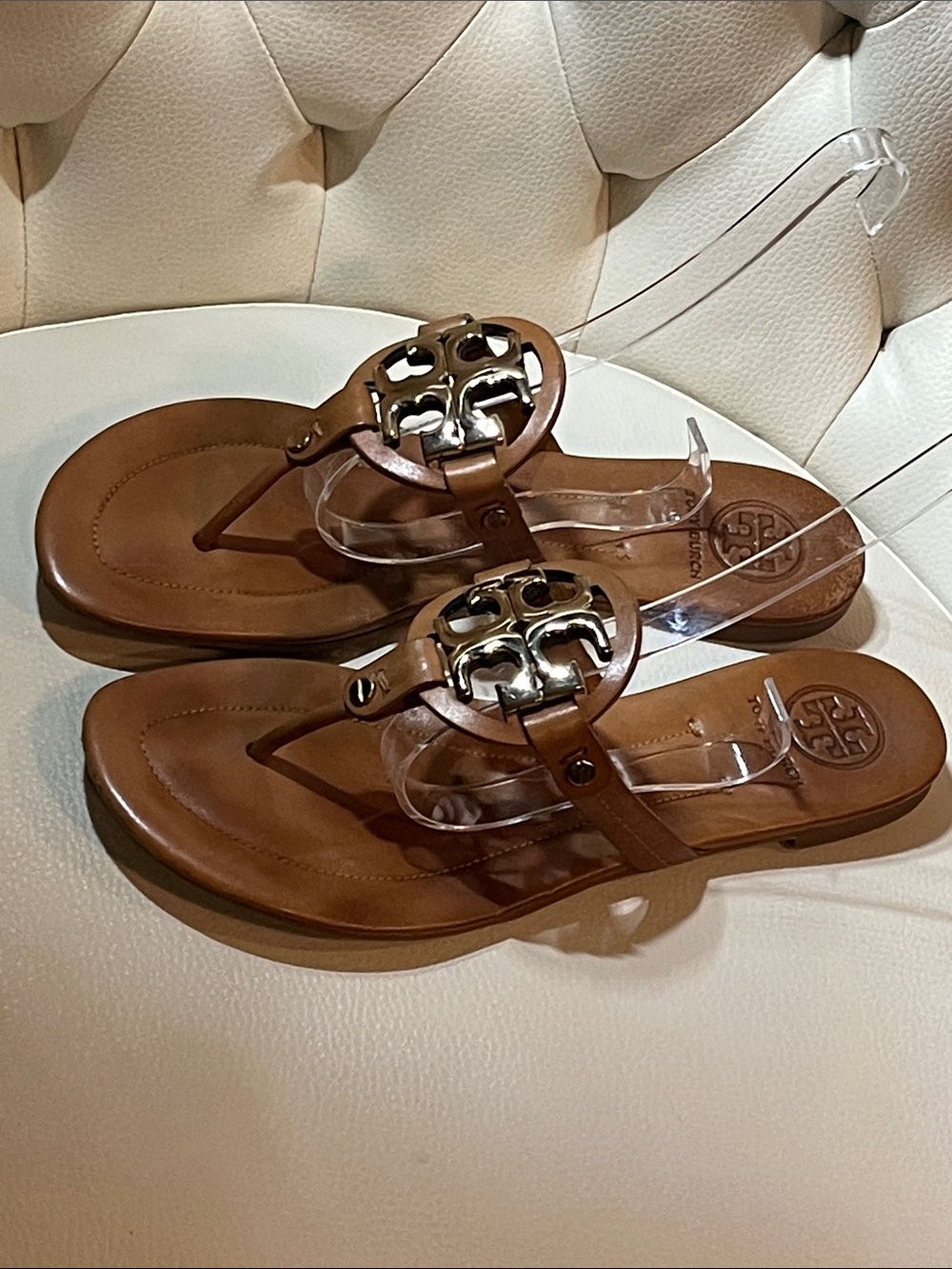 Tory Burch Tan Leather Gold Logo Thong Sandals Beautiful Eye Catching Luxury - Picture 12 of 15